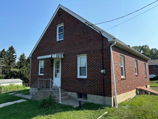 Building Photo - New Rental!