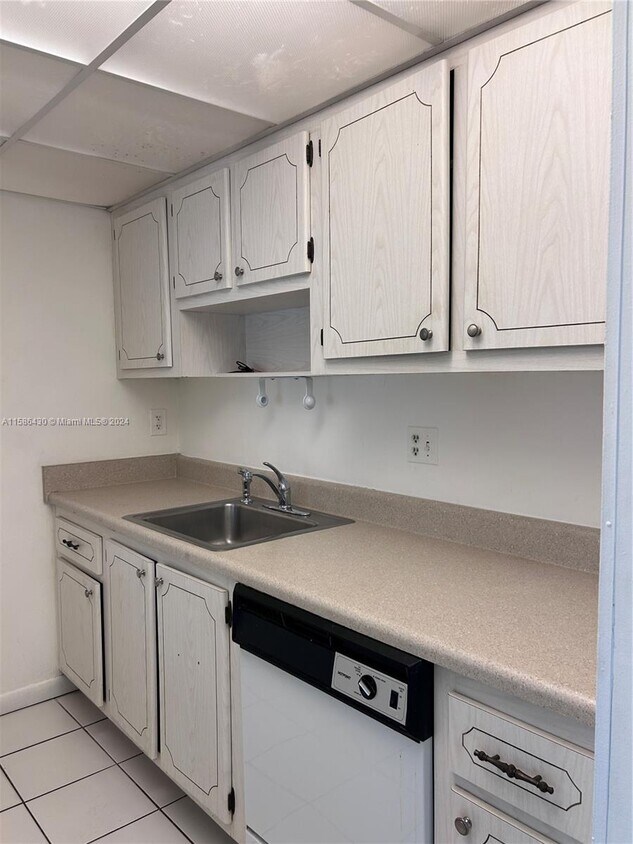Primary Photo - 14501 N Kendall Dr