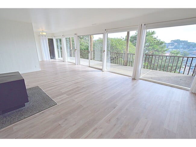 Building Photo - NEW LISTING!! NEW KITCHEN,2 NEW BATHS, QUA...