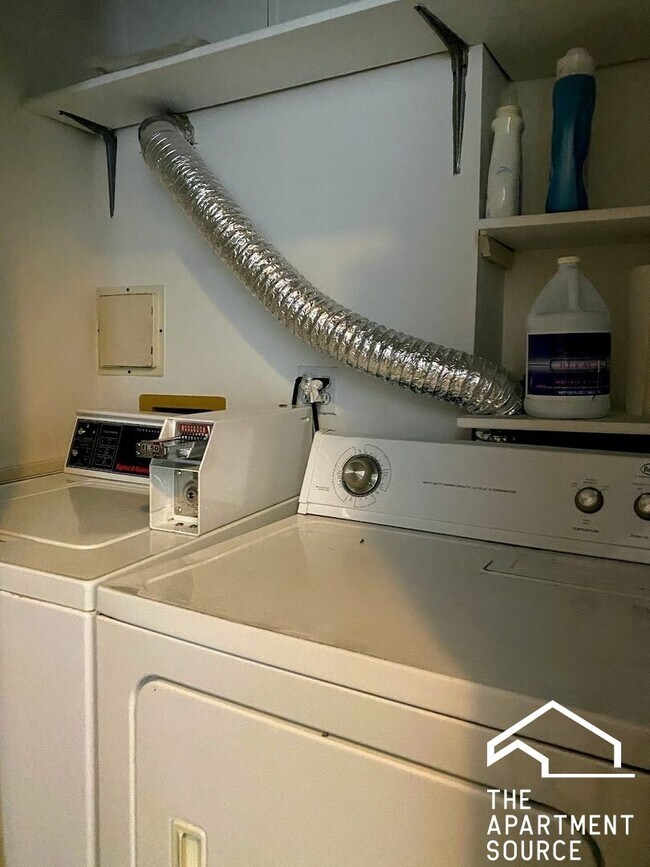 Foto del edificio - 641 W Grand Ave