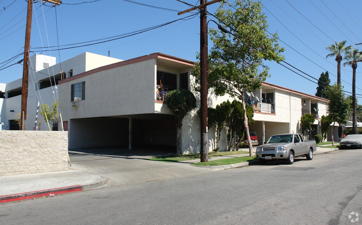 Foto del edificio - 121 E Cypress St