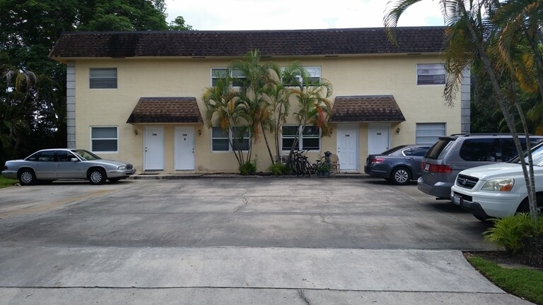 Primary Photo - 784 SW 35th St