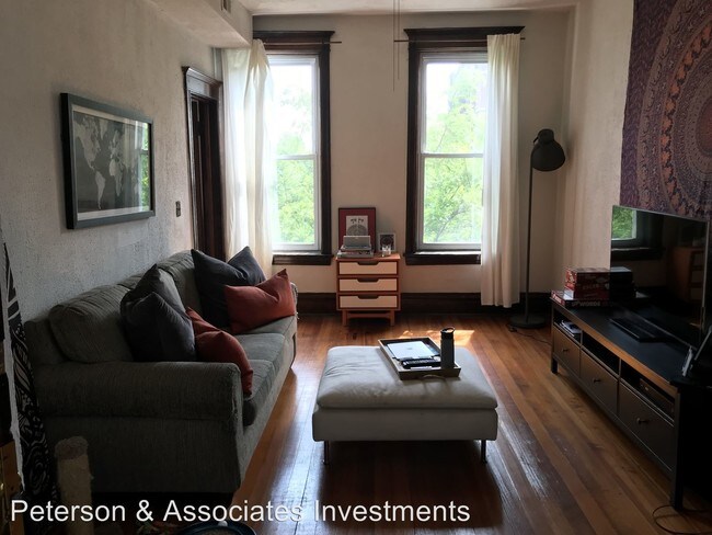 Foto del edificio - 2 br, 1 bath Apartment - 1438 N. Greenview