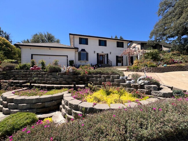 Foto del edificio - 912 Yosemite Ln