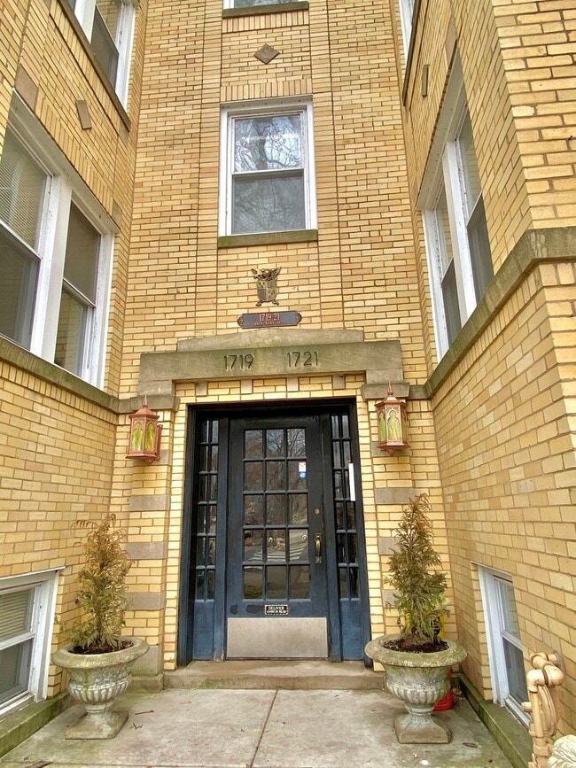 Foto del edificio - 1721 W Bryn Mawr Ave