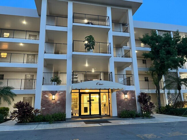 Foto del edificio - 2800 N Palm Aire Dr
