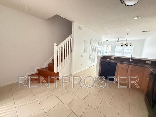 Building Photo - 915 Vineland Pl