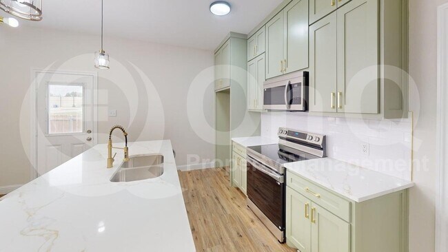 Foto del edificio - 8001 W Elizabeth Ln