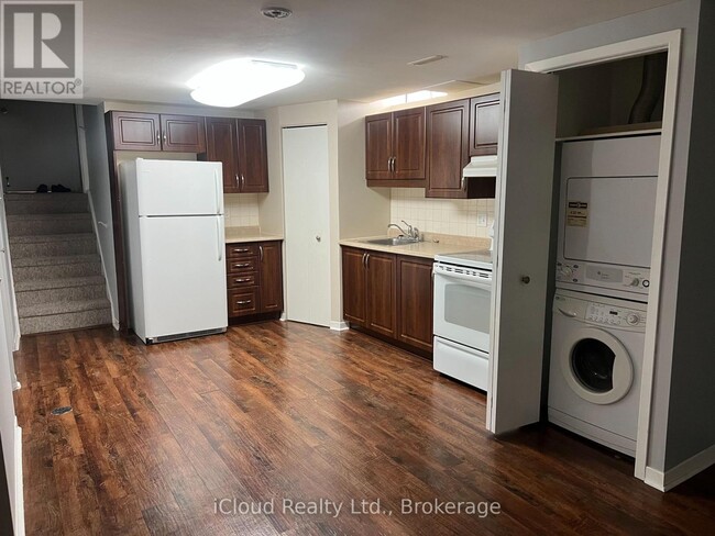 Building Photo - 82 Judith Crescent