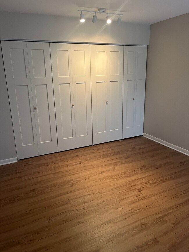 Foto del edificio - 5509 E Lake Dr