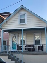 Building Photo - 112 E Taylor Ave