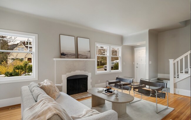 Building Photo - Wallingford Home