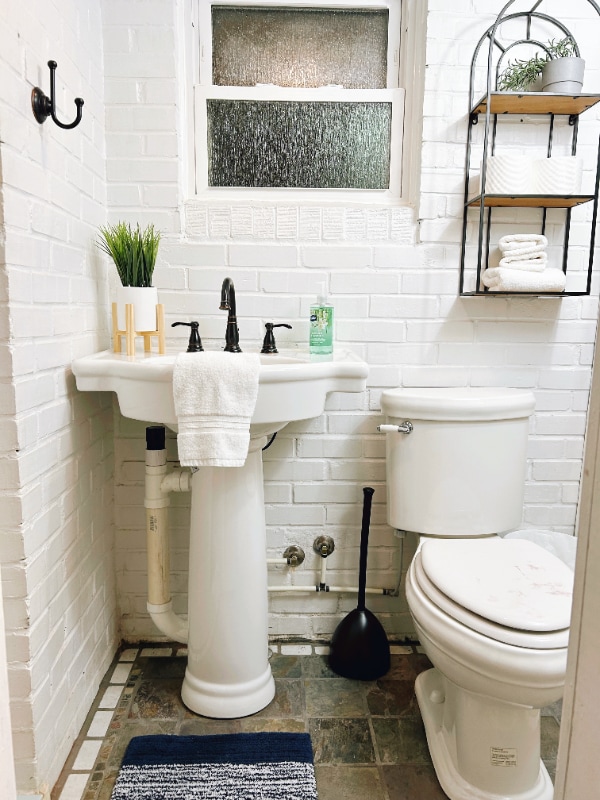 Building Photo - 102 Church St