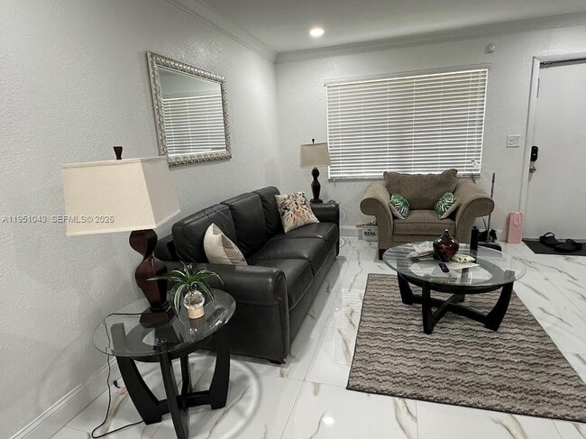 Foto del edificio - 6517 SW 18th St