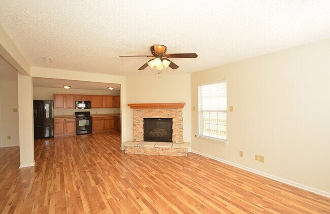 Building Photo - 15459 Border Dr