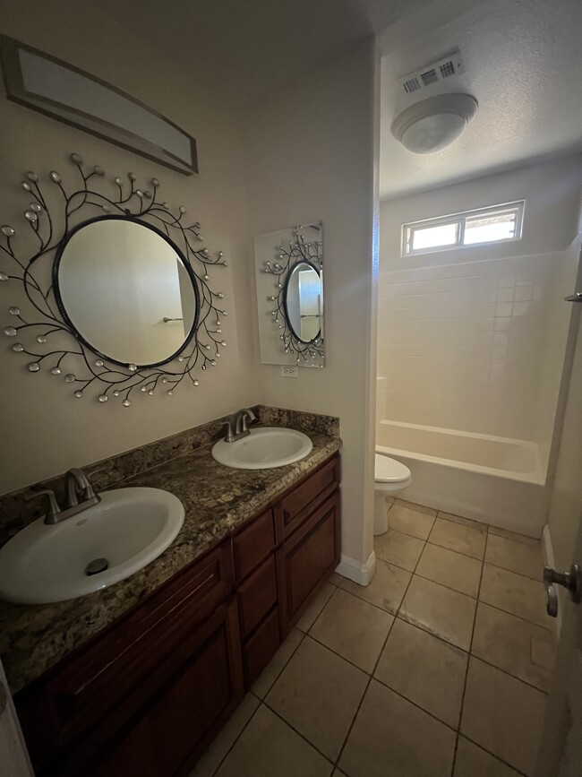 Complete bathroom - 1854 Peaceful Ct