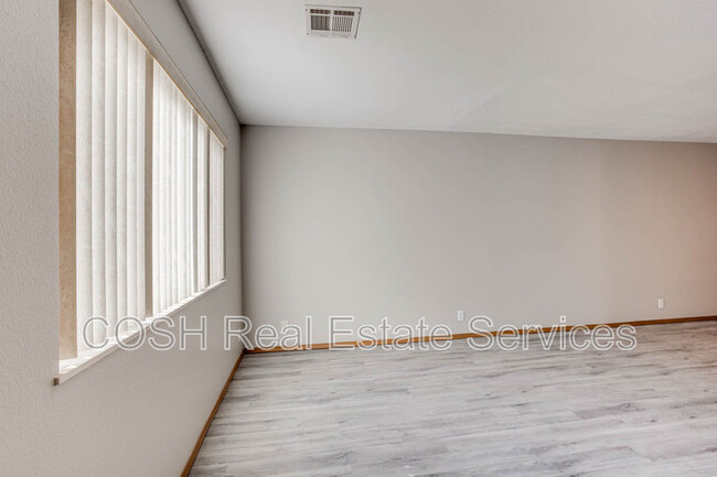 Foto del edificio - 333 S Tyler Rd