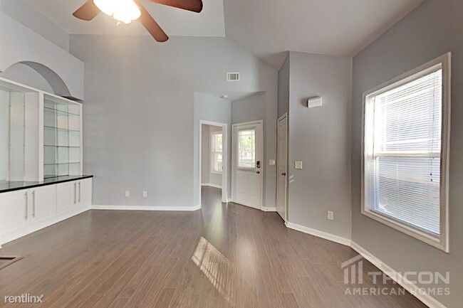 Building Photo - 6048 Park Close