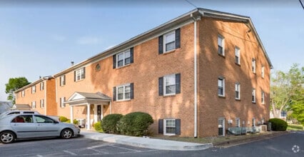 Building Photo - Summercrest Apartments