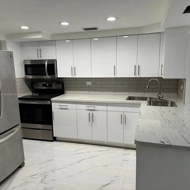 Foto del edificio - 1598 NE 174th St