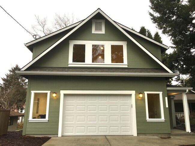This second floor retreat includes air conditioning for those three days you need it in Portland. - 9235 SW 7th Ave