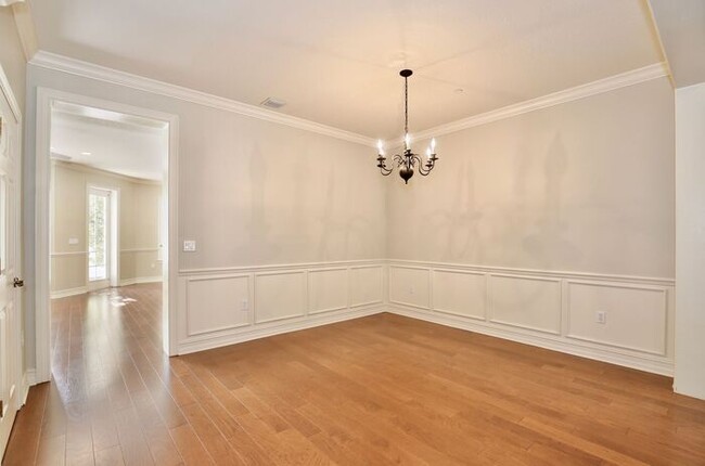 Building Photo - Stunning 2/2.5 Spacious Townhome with a Lo...