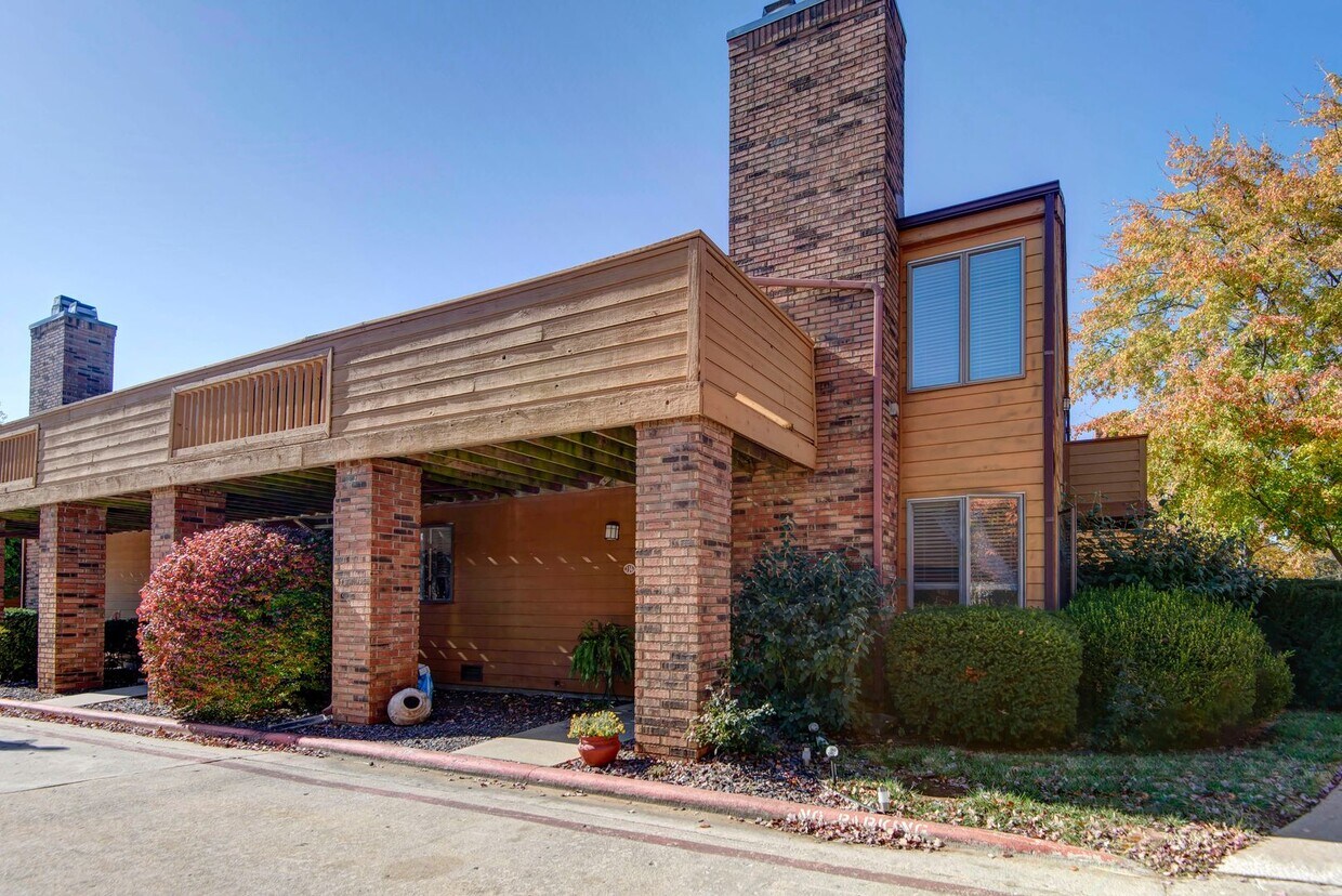 Foto principal - 3440 S Delaware Ave
