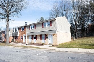Building Photo - 67 Heritage Ct