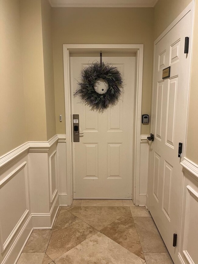 Foto del edificio - Walk to the Beach from this Furnished and Renovated Condo!