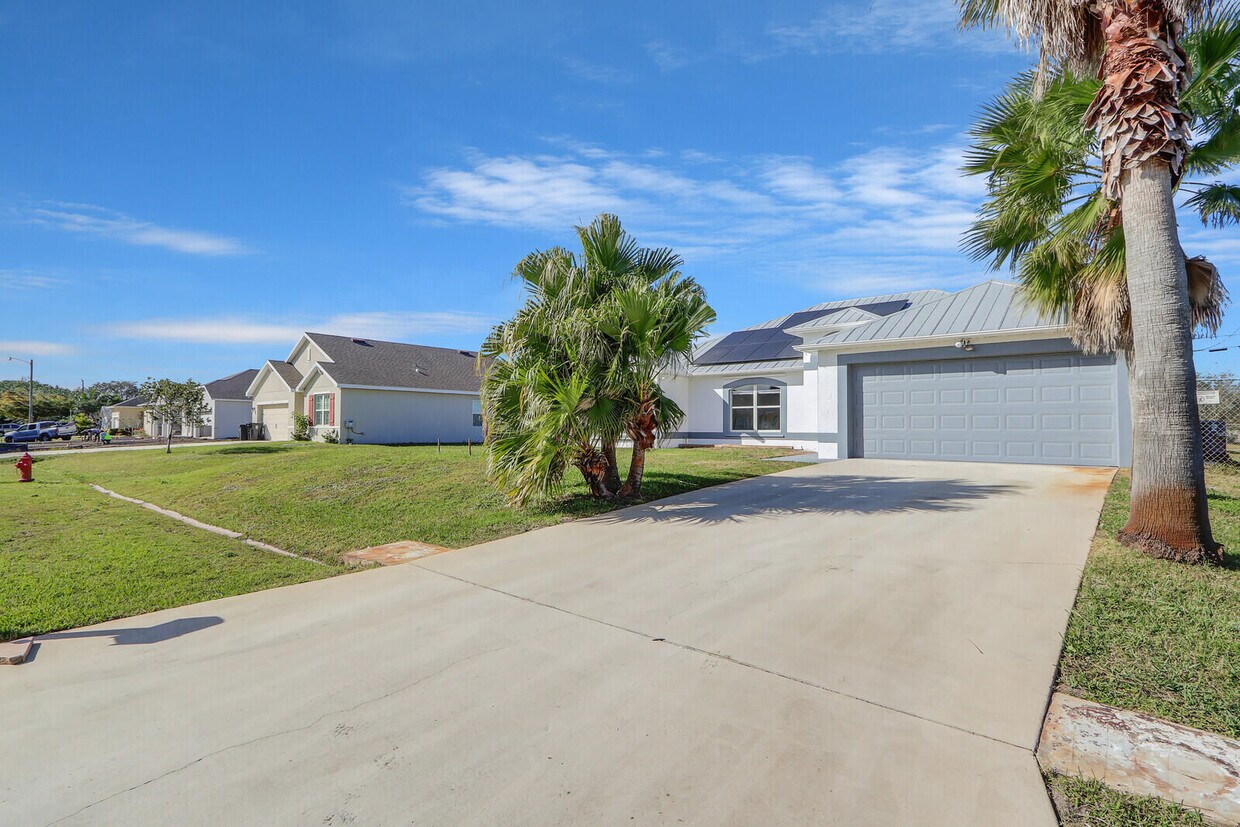 Foto principal - 551 SW Lawler Ave