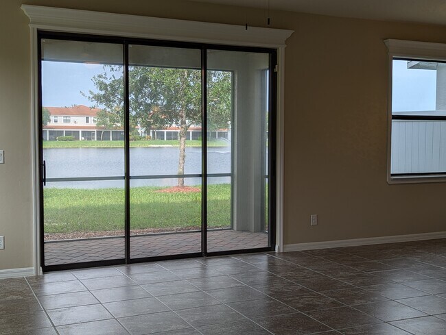 Foto del edificio - 15263 Summit Place Cir