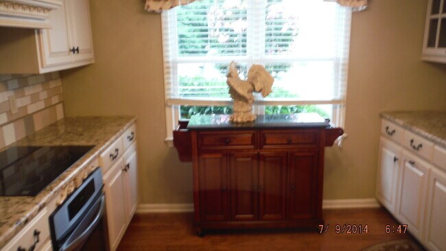 Foto del edificio - 7680 The Points Pl