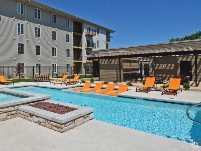 Building Photo - Trail's Bend Apartments