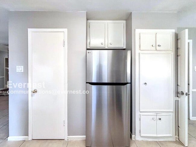 Foto del edificio - 14419 Roundstone Ln