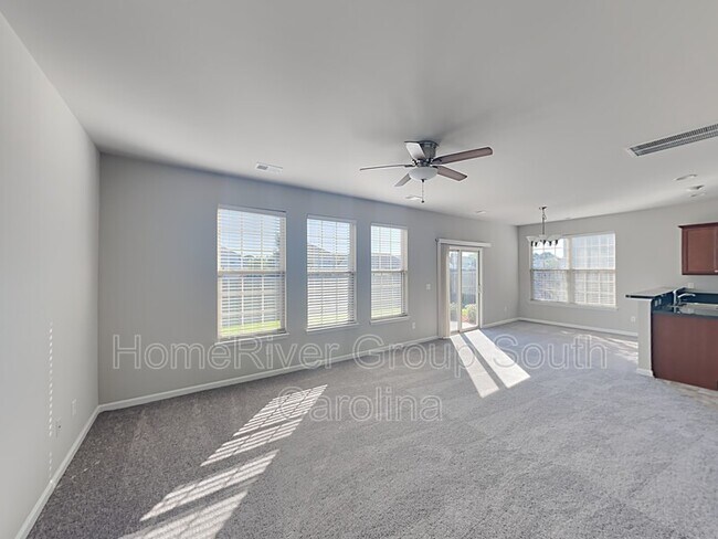 Foto del edificio - 7675 Kinston St