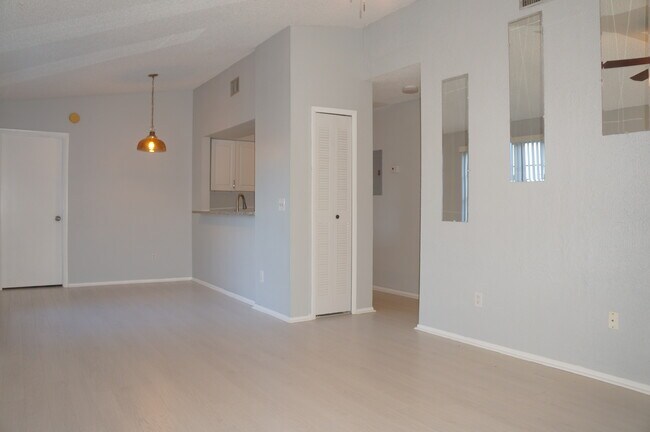 Living room - 107 Northlake Dr