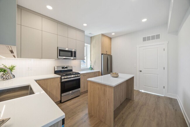 Foto del edificio - 2741 W Belmont Ave