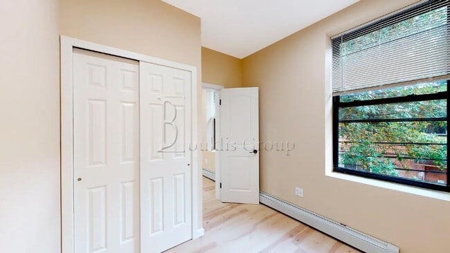 Building Photo - ** GUT RENOVATED ** 3 BEDROOM ** PRIME ASTORIA ** 2 MIN TO N/W