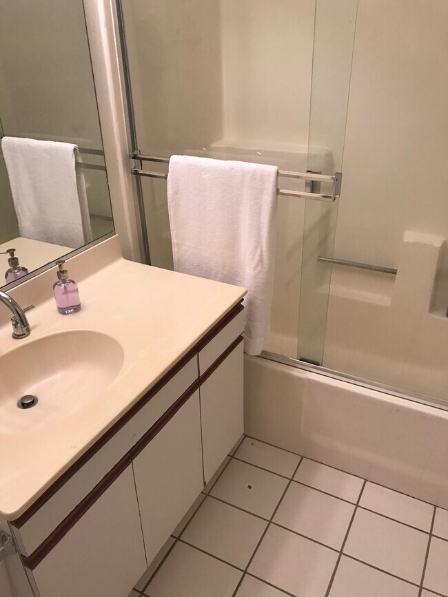 Foto del edificio - 1607 Glendon Ave