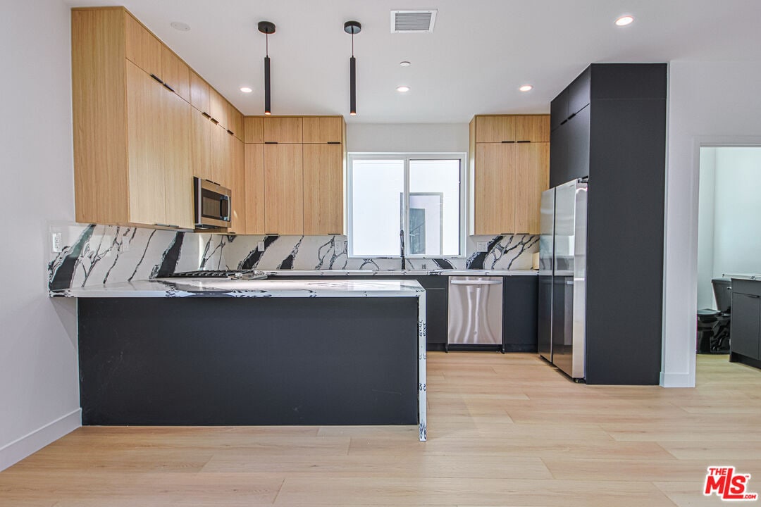 Primary Photo - 11736 Gilmore St