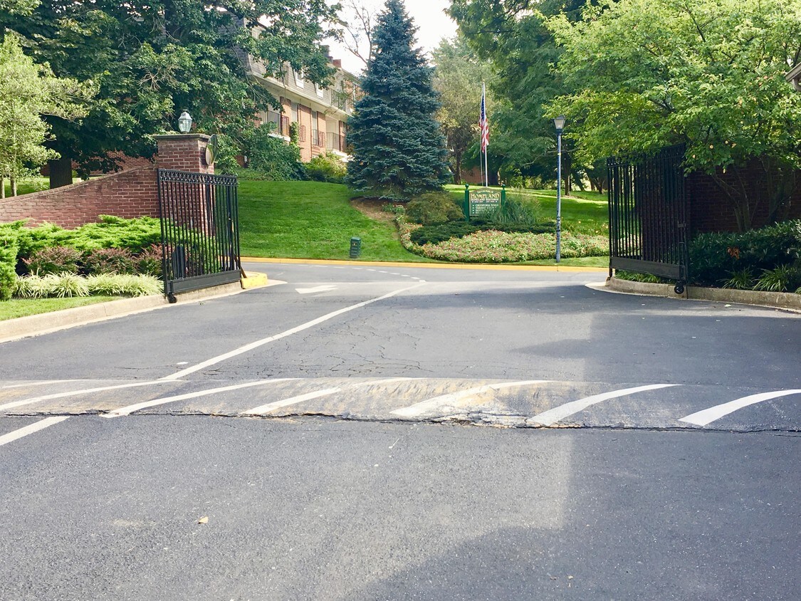 Community Entrance - 371 Homeland Southway
