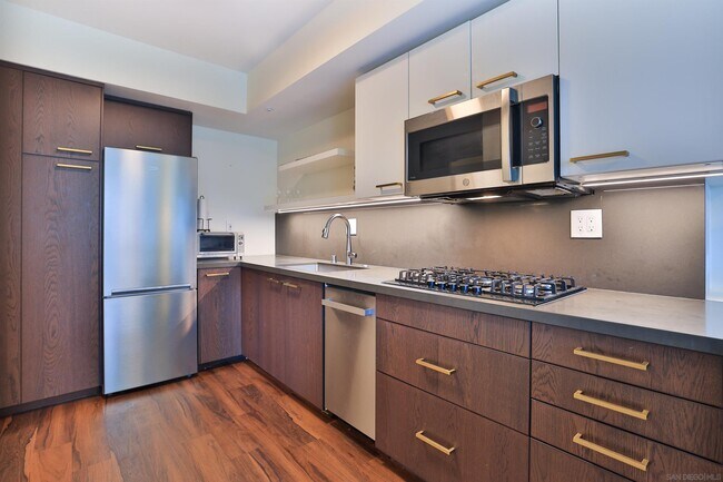 Building Photo - 500 W Harbor Dr