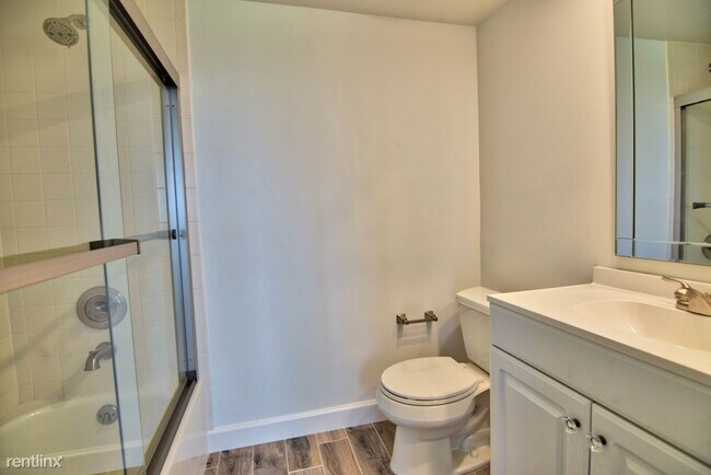 Building Photo - 37 High Point Cir E