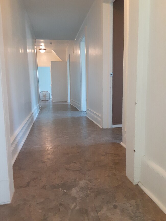 large wide hall - 403 Center St