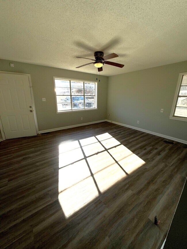 Foto del edificio - 102 Honeysuckle St