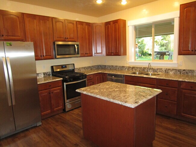 Building Photo - 125 Emerald Dr