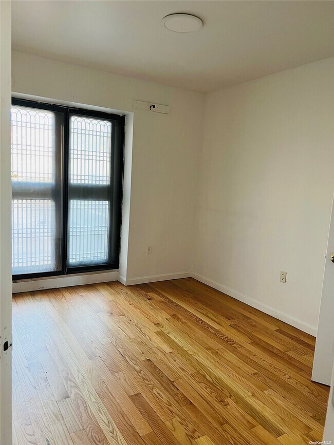 Foto del edificio - 4203 College Point Blvd