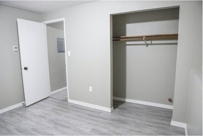 Building Photo - 1A Crown 4 Plex