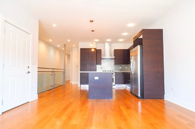 Building Photo - 1261 N Honore St