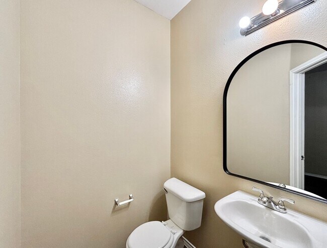 Building Photo - 10603 Mathom Landing